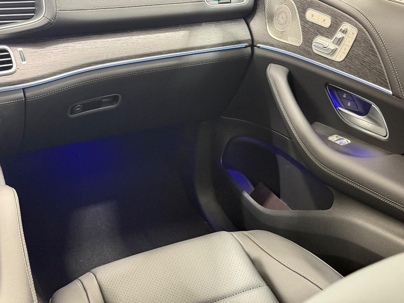 Mercedes-Benz GLE Vehicle Image 9