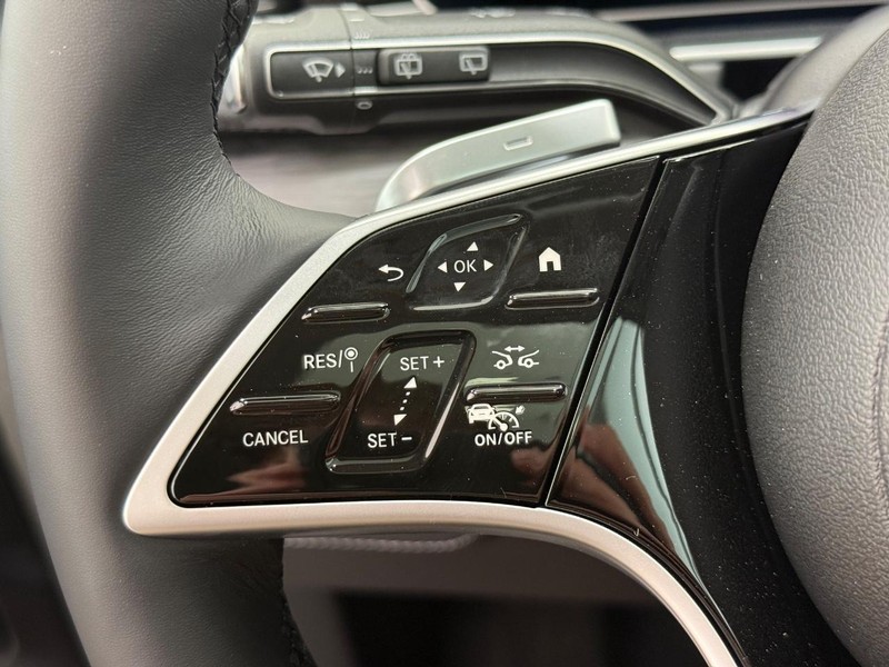 Mercedes-Benz GLE Vehicle Image 11
