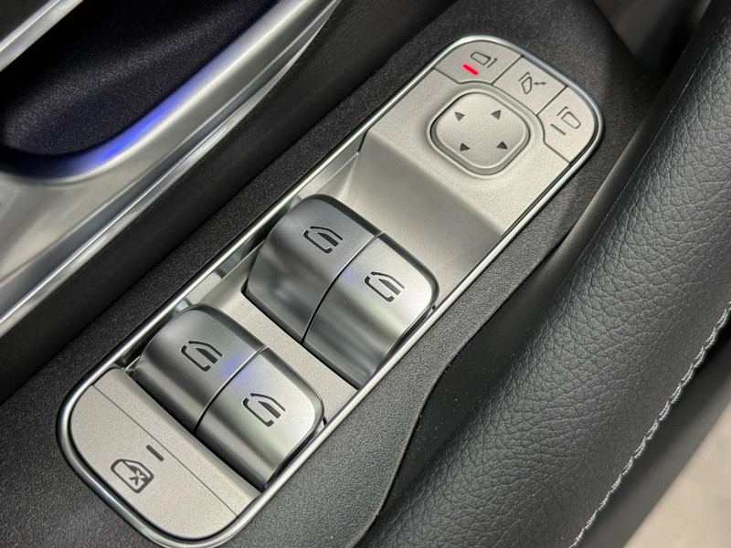 Mercedes-Benz GLE Vehicle Image 15