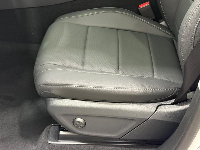 Mercedes-Benz GLE Vehicle Image 16