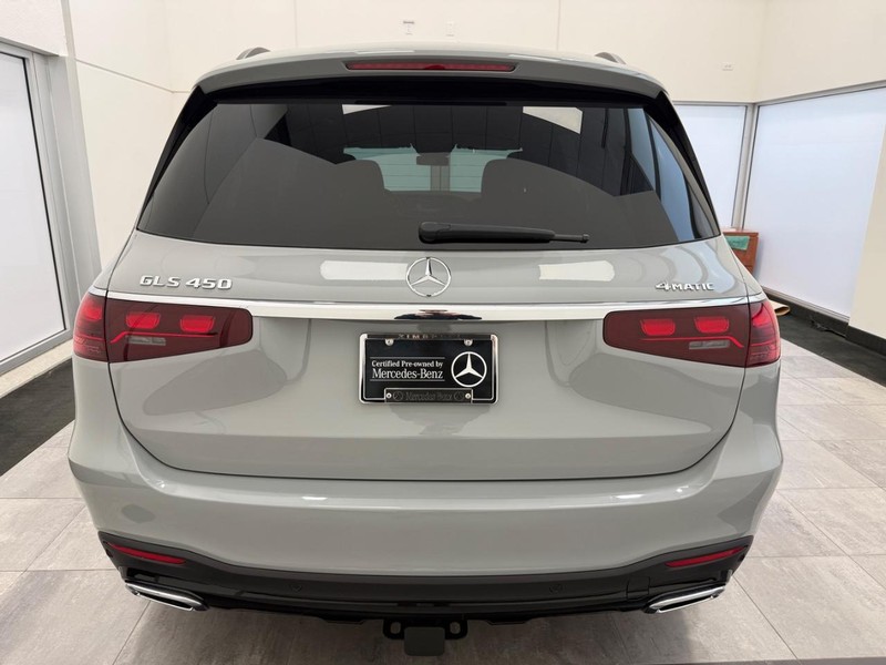 Mercedes-Benz GLS Vehicle Full-screen Gallery Image 03