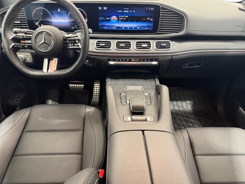 Mercedes-Benz GLS Vehicle Full-screen Gallery Image 10