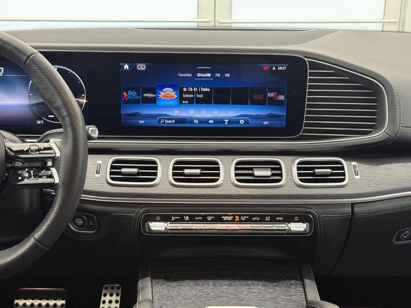 Mercedes-Benz GLS Vehicle Full-screen Gallery Image 11
