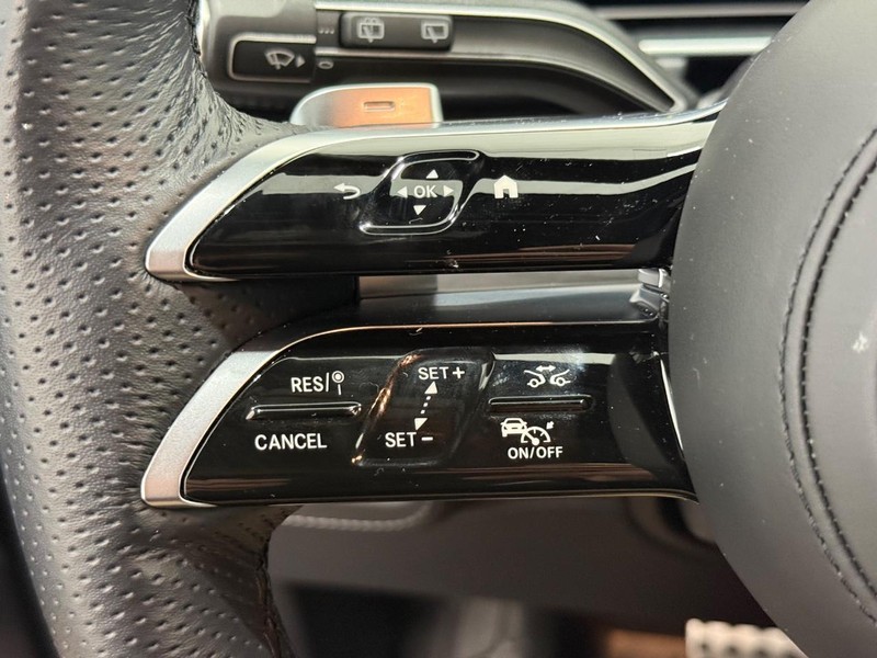 Mercedes-Benz GLS Vehicle Full-screen Gallery Image 15