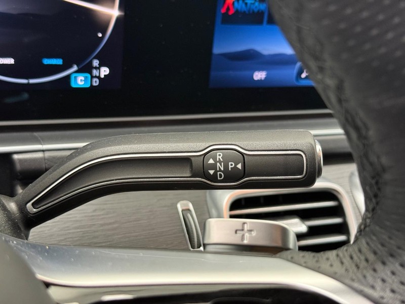 Mercedes-Benz GLS Vehicle Full-screen Gallery Image 17