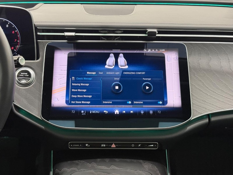 Mercedes-Benz E-Class Vehicle Full-screen Gallery Image 10