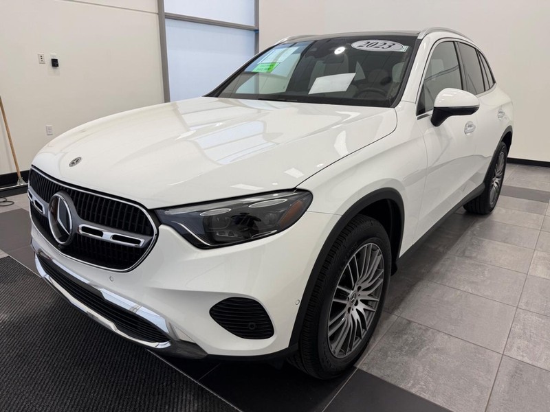 Mercedes-Benz GLC Vehicle Full-screen Gallery Image 06