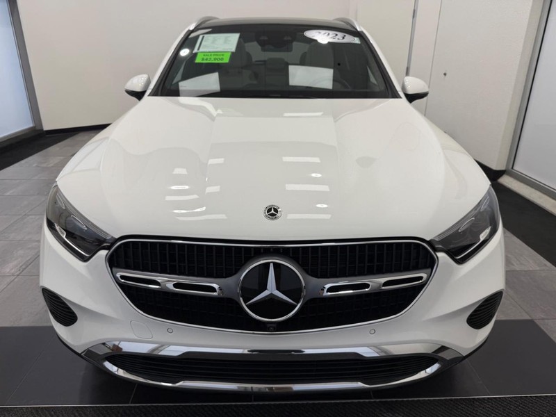 Mercedes-Benz GLC Vehicle Full-screen Gallery Image 07
