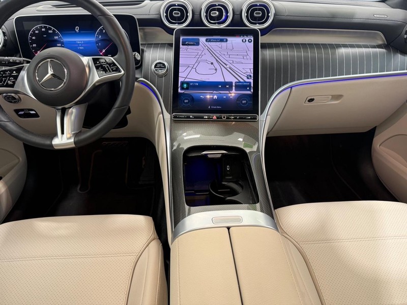Mercedes-Benz GLC Vehicle Full-screen Gallery Image 10