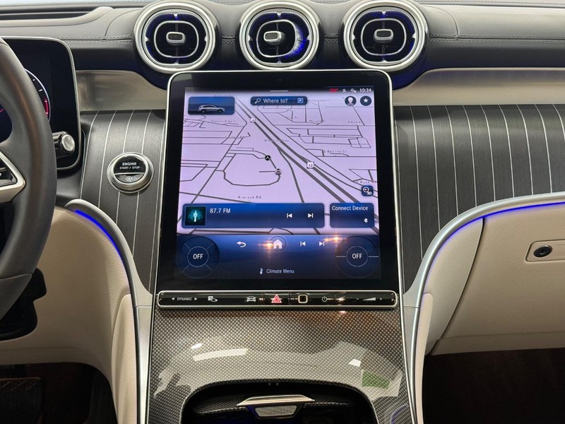 Mercedes-Benz GLC Vehicle Full-screen Gallery Image 11