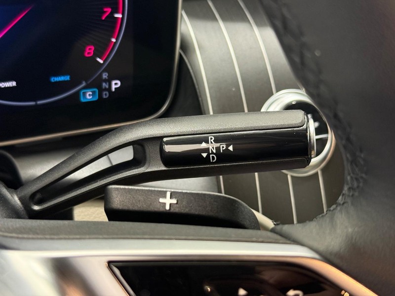 Mercedes-Benz GLC Vehicle Full-screen Gallery Image 17