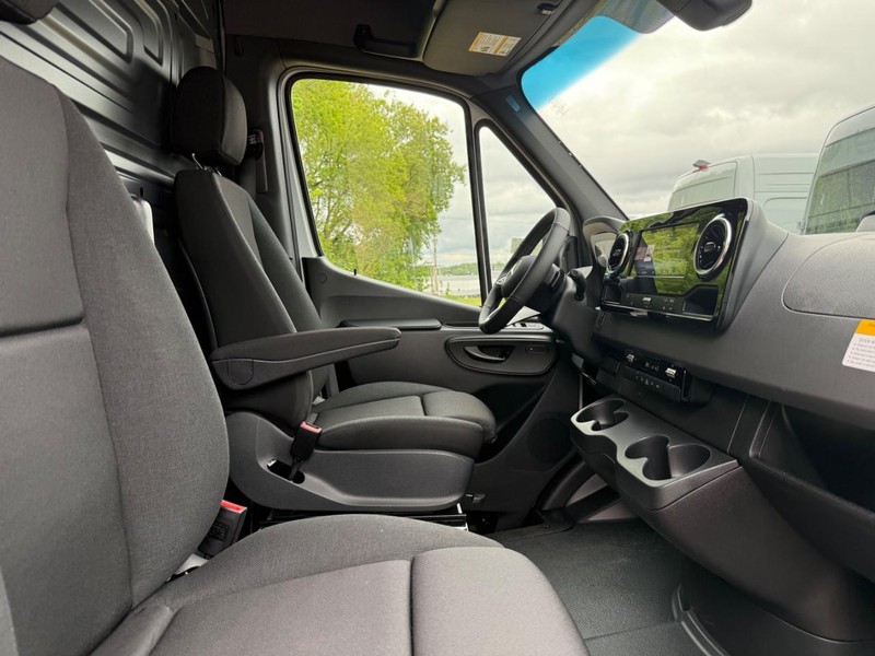 Mercedes-Benz Sprinter Van Vehicle Image 6