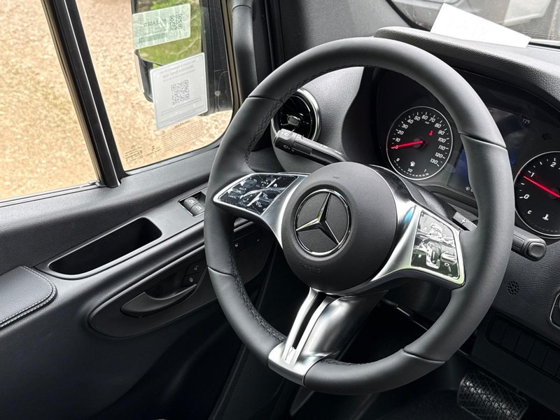 Mercedes-Benz Sprinter Van Vehicle Image 9
