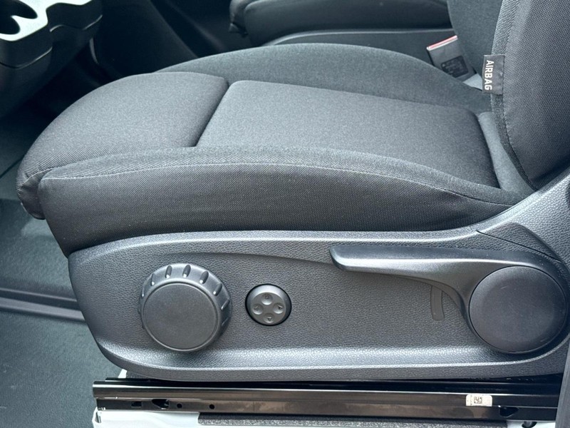Mercedes-Benz Sprinter Van Vehicle Image 17