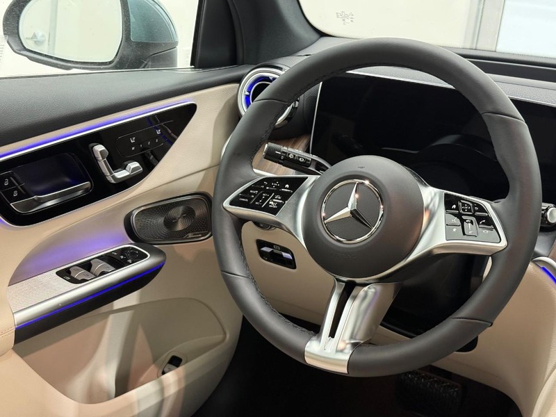 Mercedes-Benz GLC Vehicle Image 8
