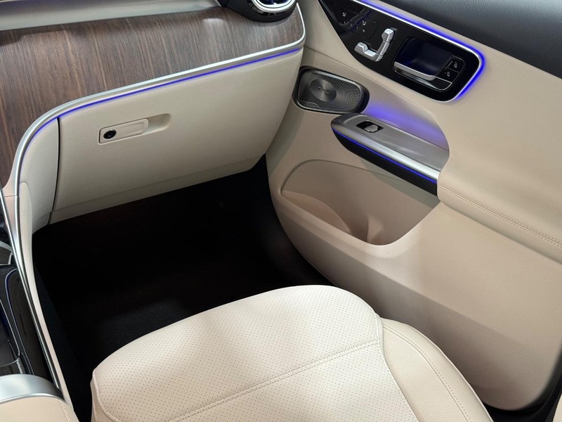Mercedes-Benz GLC Vehicle Image 9
