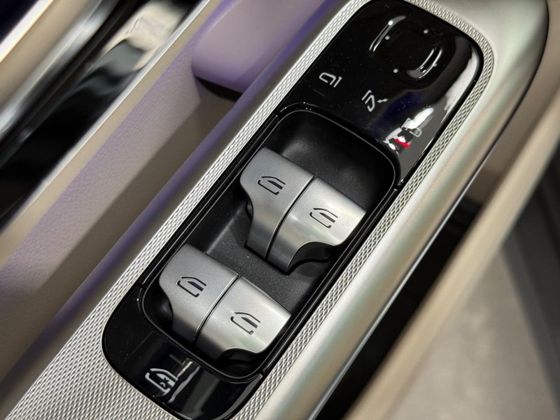 Mercedes-Benz GLC Vehicle Image 15