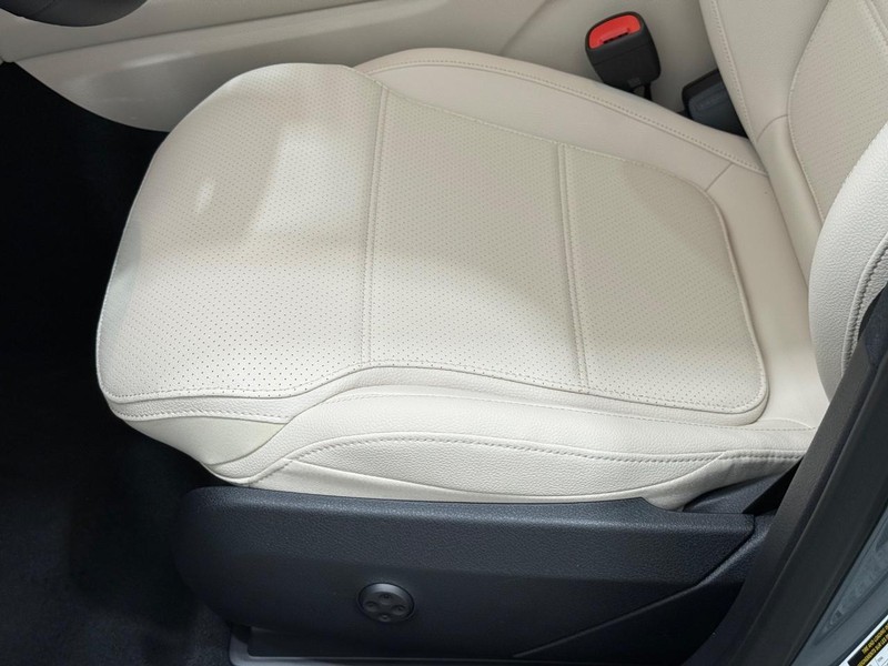 Mercedes-Benz GLC Vehicle Image 16