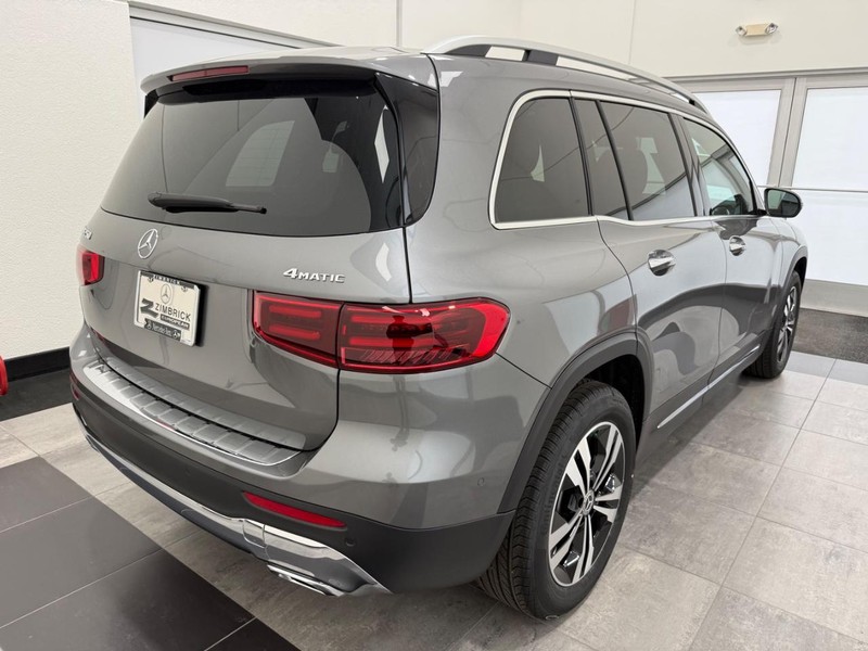 Mercedes-Benz GLB Vehicle Image 2