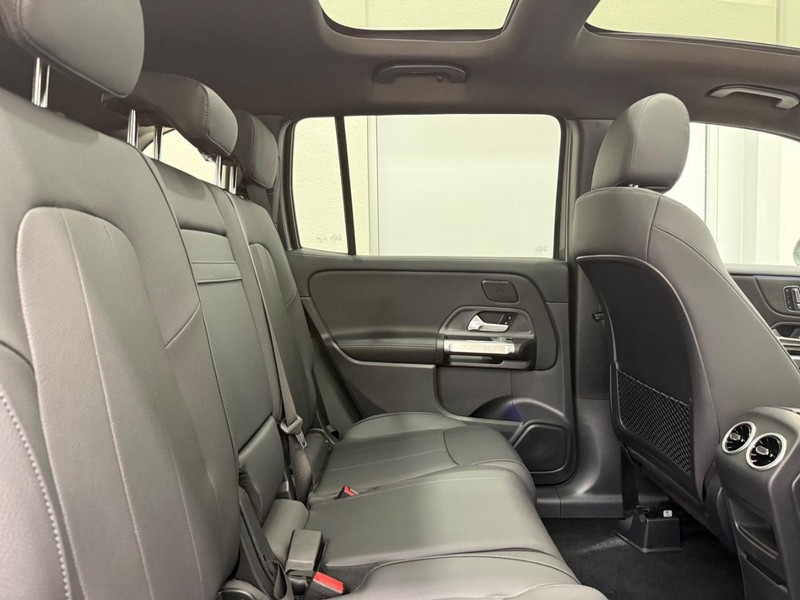 Mercedes-Benz GLB Vehicle Image 5