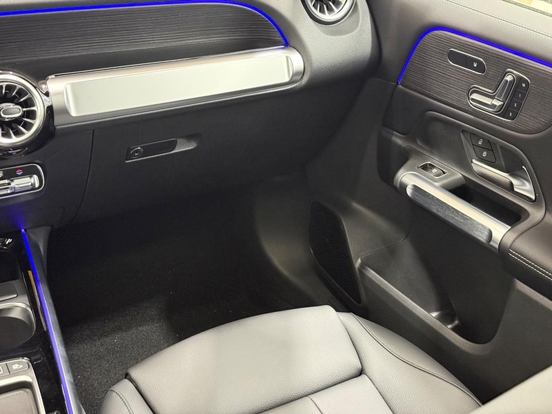 Mercedes-Benz GLB Vehicle Image 9