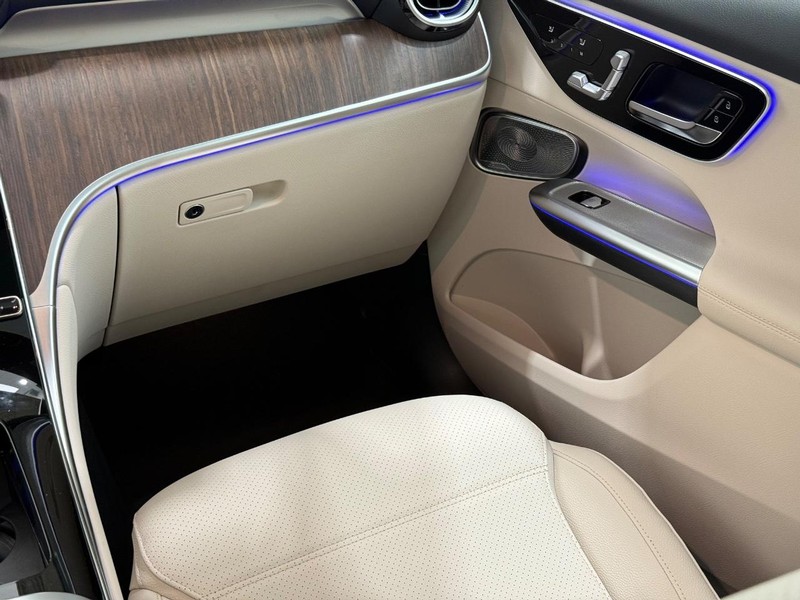 Mercedes-Benz GLC Vehicle Image 9