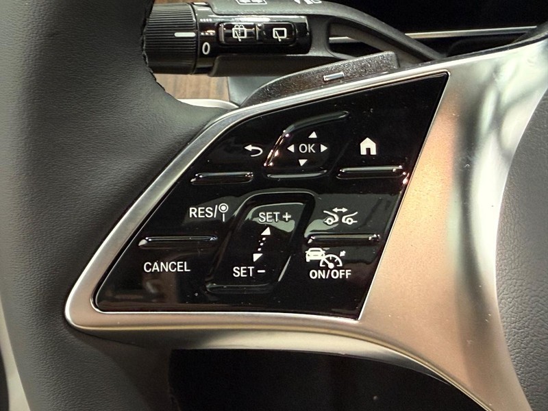 Mercedes-Benz GLC Vehicle Image 11