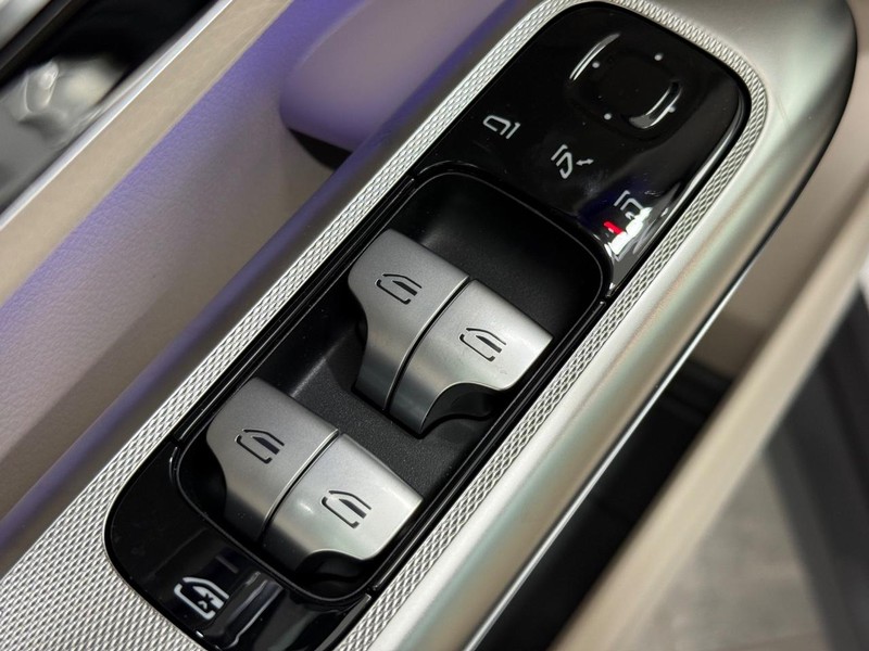 Mercedes-Benz GLC Vehicle Image 15