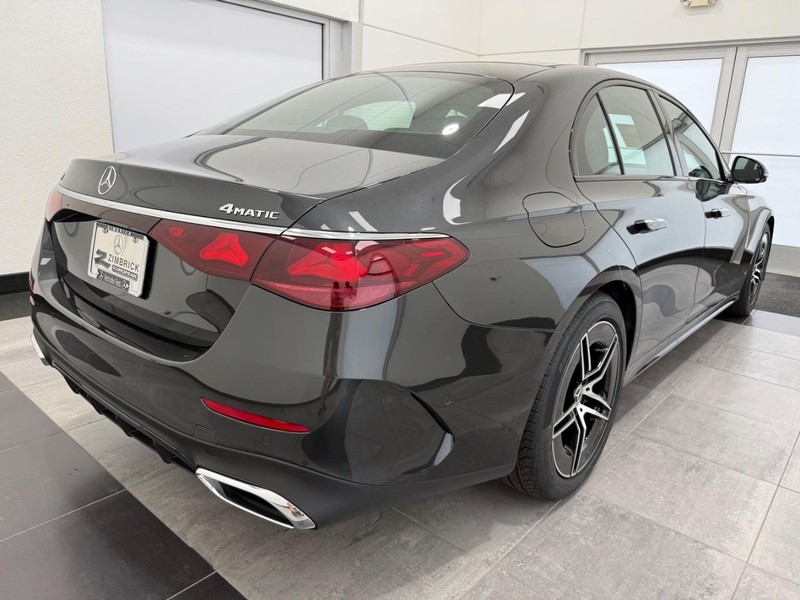 Mercedes-Benz E-Class Vehicle Image 2