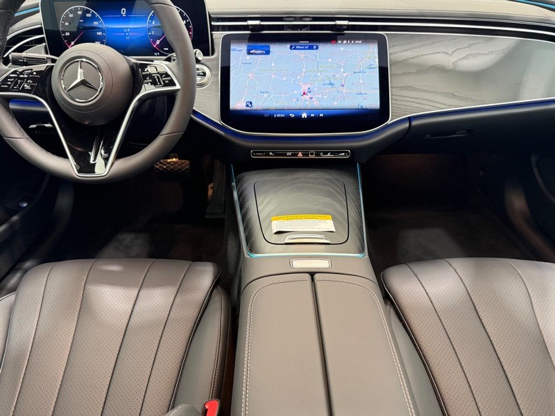 Mercedes-Benz E-Class Vehicle Image 6
