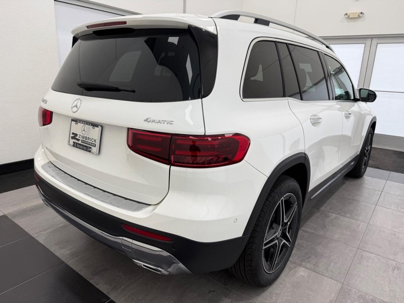 Mercedes-Benz GLB Vehicle Image 2