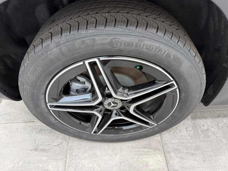 Mercedes-Benz GLB Vehicle Image 3