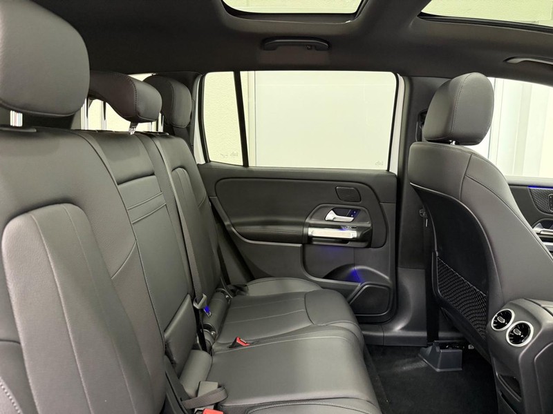 Mercedes-Benz GLB Vehicle Image 5
