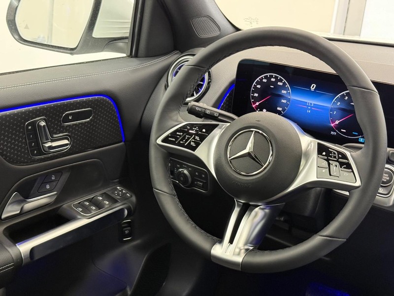 Mercedes-Benz GLB Vehicle Image 8
