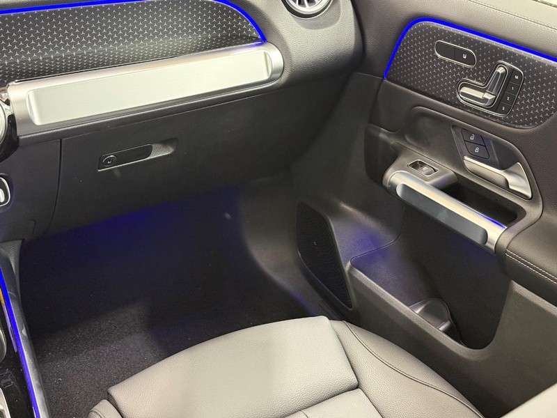 Mercedes-Benz GLB Vehicle Image 9