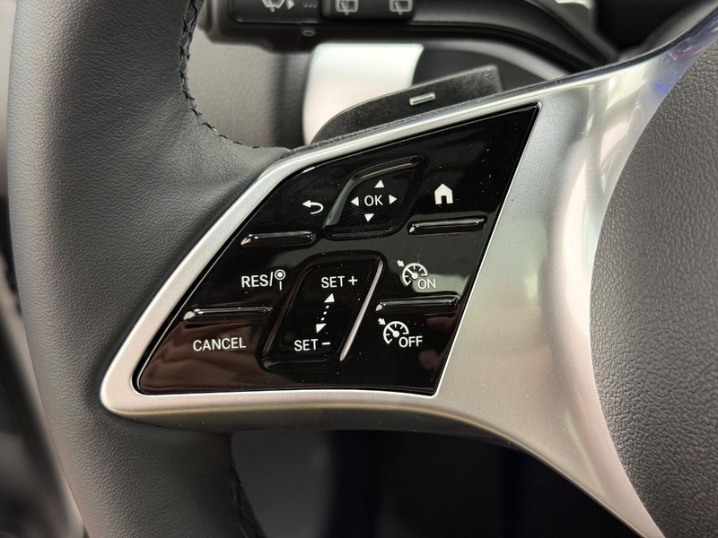 Mercedes-Benz GLB Vehicle Image 11
