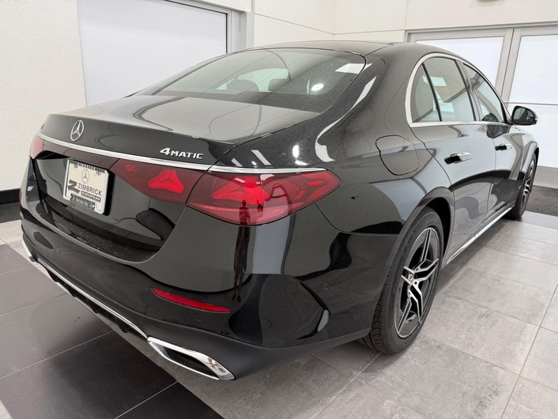 Mercedes-Benz E-Class Vehicle Image 2