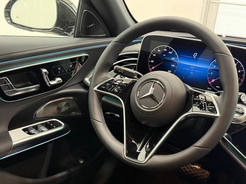 Mercedes-Benz E-Class Vehicle Image 8