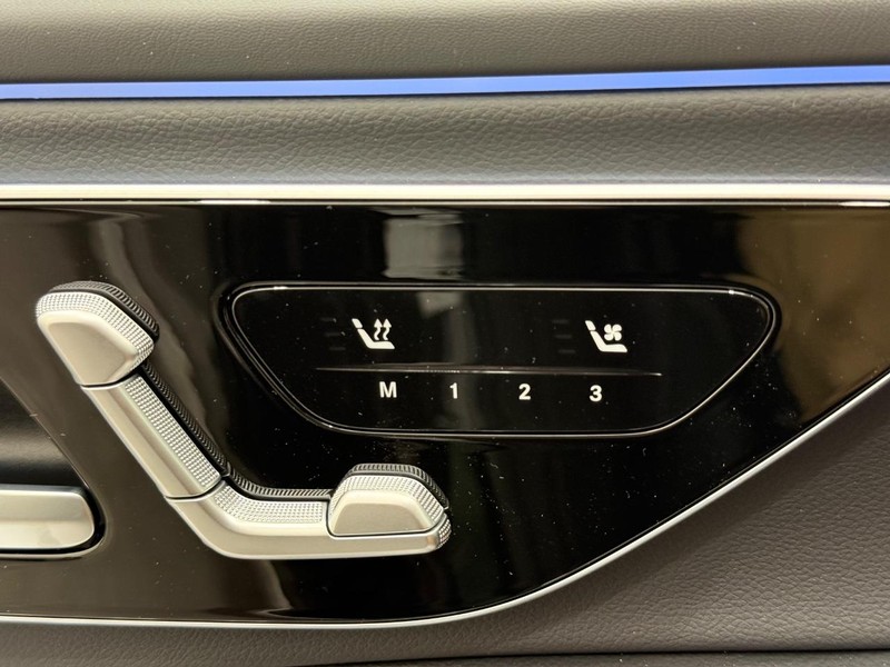 Mercedes-Benz E-Class Vehicle Image 10