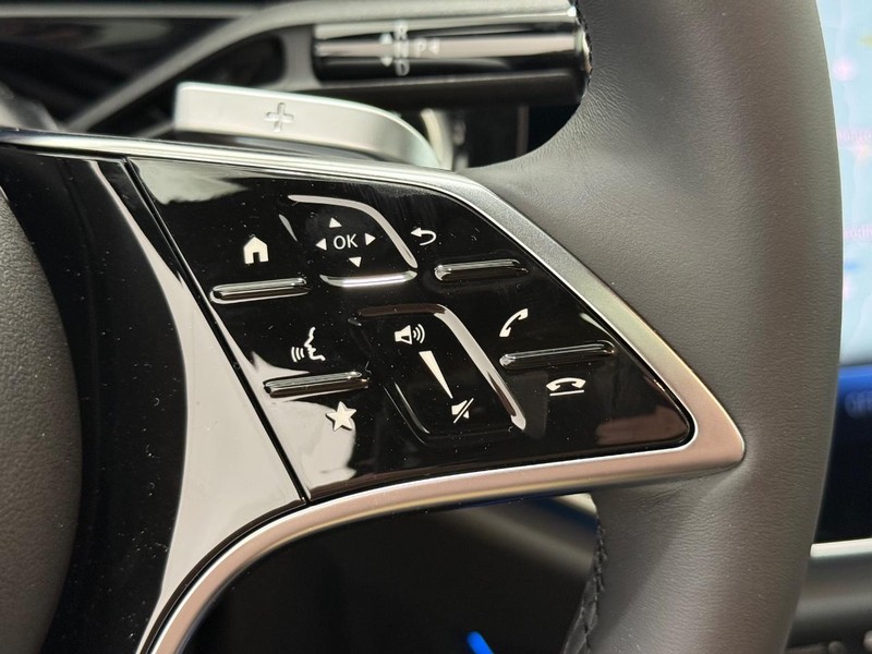 Mercedes-Benz E-Class Vehicle Image 12
