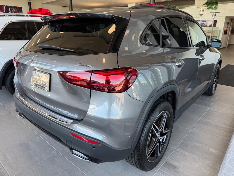 Mercedes-Benz GLA Vehicle Image 2