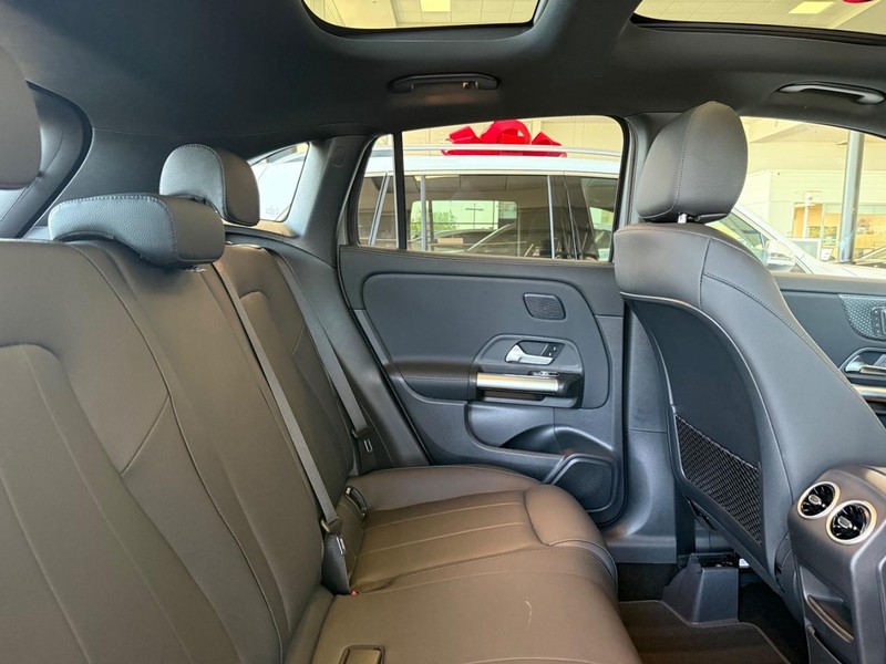 Mercedes-Benz GLA Vehicle Image 4