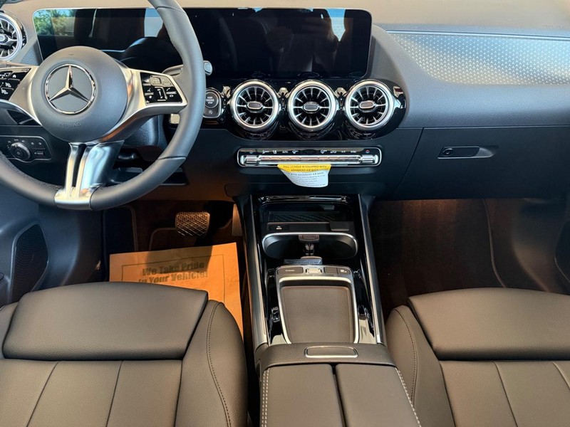 Mercedes-Benz GLA Vehicle Image 5