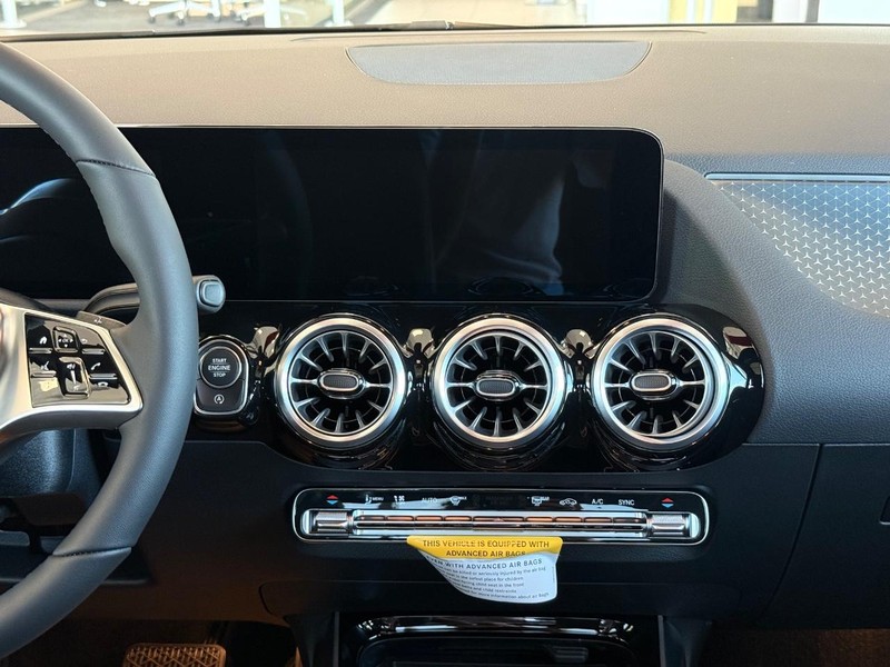 Mercedes-Benz GLA Vehicle Image 6