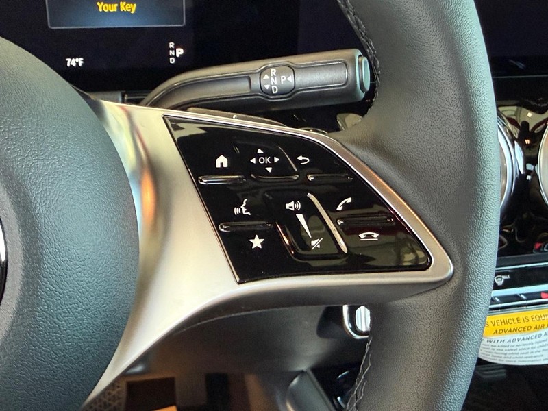 Mercedes-Benz GLA Vehicle Image 11