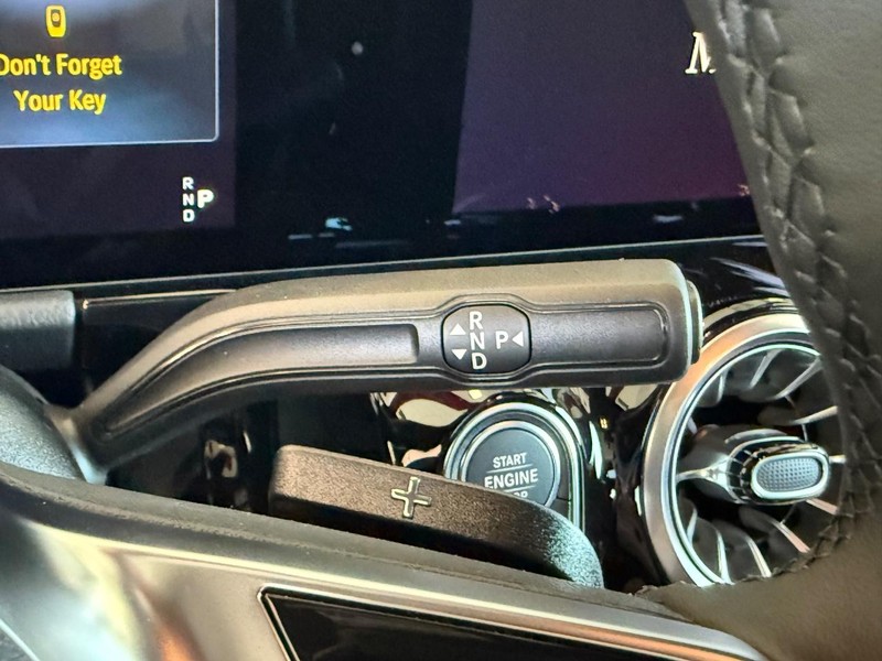 Mercedes-Benz GLA Vehicle Image 12