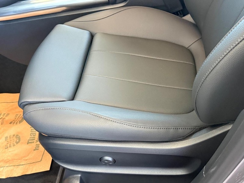 Mercedes-Benz GLA Vehicle Image 17