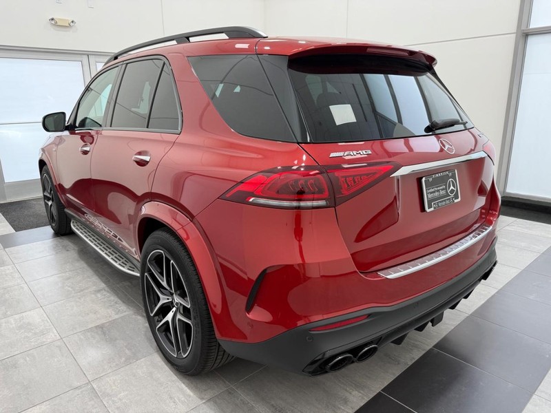 Mercedes-Benz GLE Vehicle Full-screen Gallery Image 04