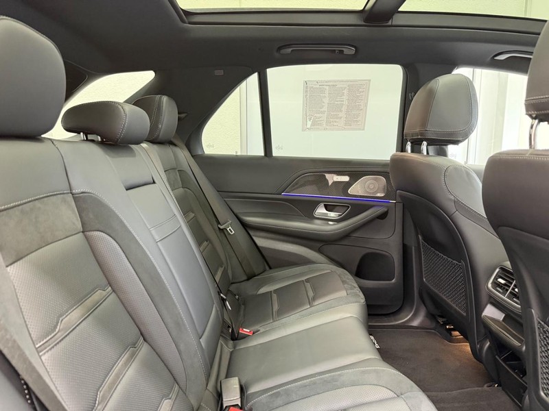 Mercedes-Benz GLE Vehicle Full-screen Gallery Image 08