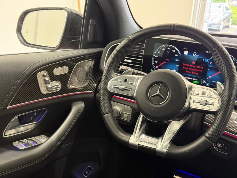 Mercedes-Benz GLE Vehicle Full-screen Gallery Image 11
